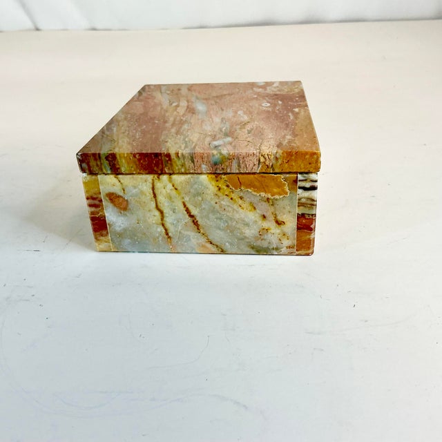 Vintage Mediterranean Italian Hollywood Regency Marble Box, Lidded. For Sale - Image 6 of 11