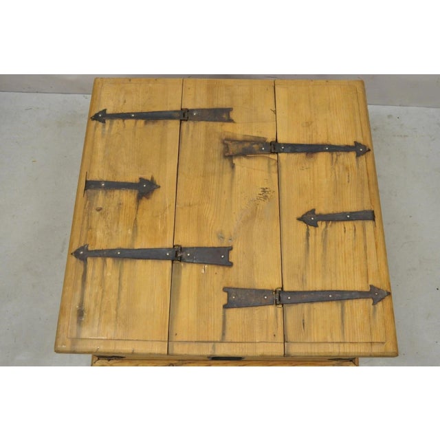 Late 20th Century Late 20th Century Farmhouse Renaissance Style Mexican Double Lid Wooden Coffee Table Storage Trunk For Sale - Image 5 of 12