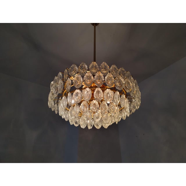 Hollywood Regency Gilded Brass and Crystal Glass Chandelier attributed to Ernst Palme for Palwa, Germany, 1970s For Sale - Image 3 of 10