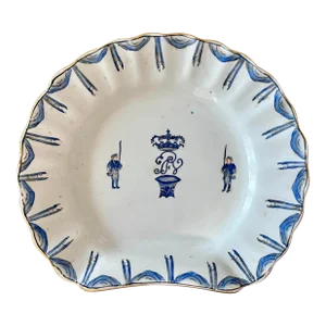 Qianlong Period Chinese Export Porcelain Serving Dish With Portuguese Royal Inscription, C. 1776
