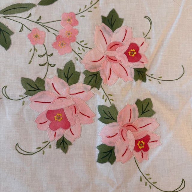 White Mid 20th Century Hand-Appliquéd & Embroidered French Floral Tablecloth Napkin Set, Service for 12 For Sale - Image 8 of 12