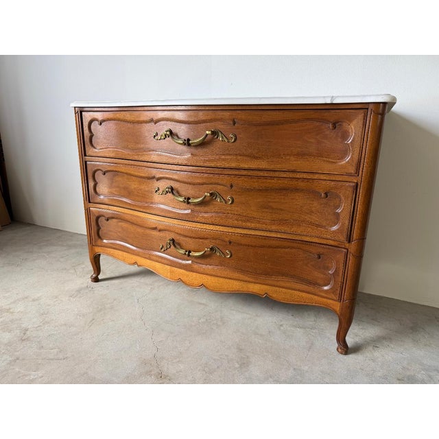 1960s Vintage French Provincial Louis XV Style Walnut & White Marble Top Three-Drawer Commode For Sale - Image 15 of 16
