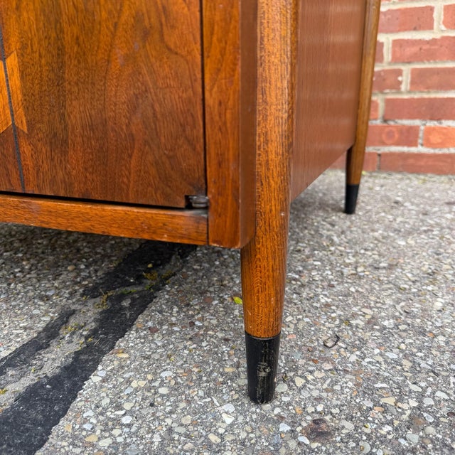 Mid Century Modern Inlaid “Bow-Tie” Attributed Lane Acclaim End Table With Double Doors by Andre Bus, 1960s For Sale - Image 12 of 12