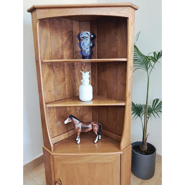 Mid-Century Modern Windsor Corner Display Units in Elm by Lucian Ercolani for Ercol, 1980s, Set of 2 For Sale - Image 15 of 18