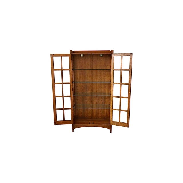 Late 20th Century Gustav Stickley Mission Oak Arts and Crafts Illuminated Book Case Display Cabinet For Sale In Chicago - Image 6 of 7