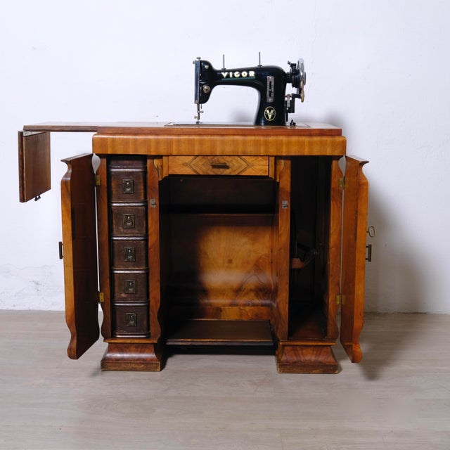 Art Deco Vigor Sewing Machine by A. Vigorelli for Pavia, 1930s For Sale - Image 4 of 18