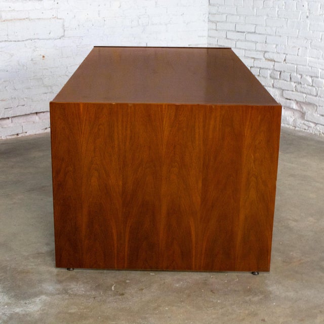 Mid to Late 20th Century MCM to Modern Walnut Executive Desk by Commonwealth Contract Furnishings For Sale - Image 9 of 18