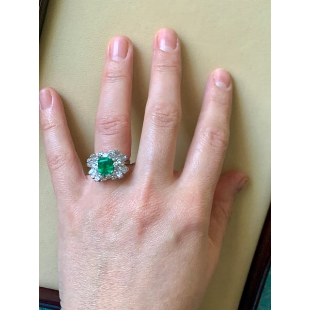 Emerald 2.5 Carat Emerald Cut Colombian Emerald and Diamond 18 Karat Gold Ring Estate For Sale - Image 8 of 18