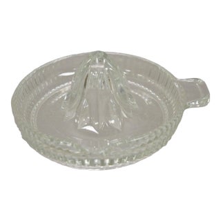 Vintage Clear Glass Ribbed Hand Juicer Citrus Orange Handle & Lip For Sale