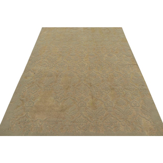 Hand-knotted in lustrous metallic threads, this 6x9 contemporary rug is the newest addition to this European collection’s...