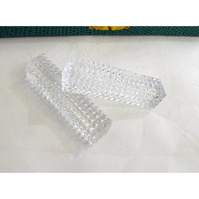 Box with a set of 12 knife rests, parallelepiped block format, decorated with diamond points on all sides, to maximize the...