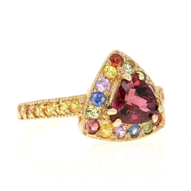 Contemporary 2.47 Carat Tourmaline Sapphire 14 Karat Yellow Gold Cocktail Ring Size 7 For Sale - Image 3 of 6