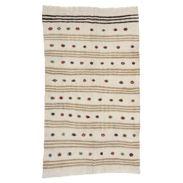 Textile Turkish Embroidered Hemp Kilim Rug-4′5″ × 7′10″ For Sale - Image 7 of 7