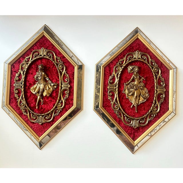 1960s Vintage Courting Couple Wall Plaques – Set of 2, Red Velvet, Gold Rococo Scrollwork For Sale - Image 5 of 10