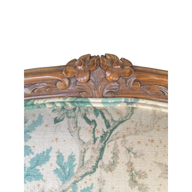 Late 20th Century Vintage Pair of Louis XV Style Floral Upholstered Bergère Accent Chairs in English Traditional Style For Sale - Image 5 of 18