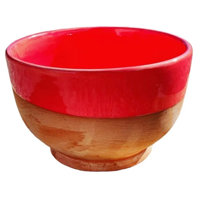 Enhance your catering experience with our range of six medium-sized soup bowls. Our range offers six distinctive colors....