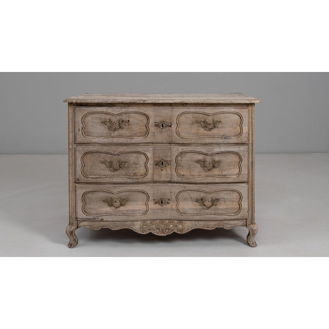 1830s French Louis XV Oak Chest of Drawers For Sale - Image 4 of 18