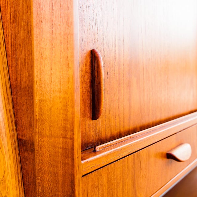 Brown 1960s Danish Modern Two Tier Floating Teak & Oak Sideboard by Randers For Sale - Image 8 of 18