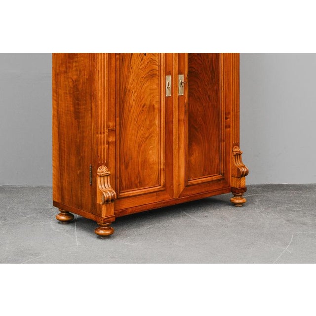 Late 19th Century Gründerzeit Vertiko in Walnut For Sale - Image 6 of 18