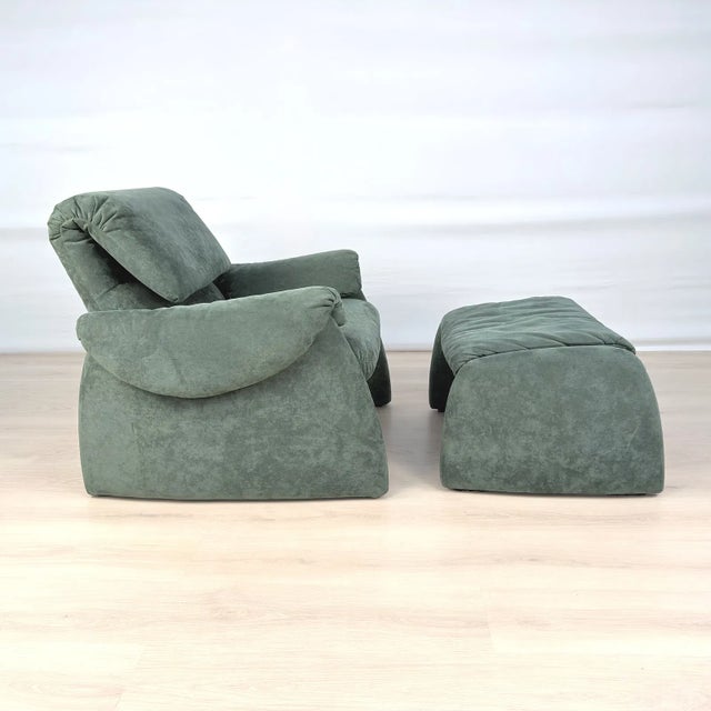 Late 20th Century Vico Magistretti Style Sculptural Italian Modern Lounge Chair and Ottoman For Sale - Image 5 of 12