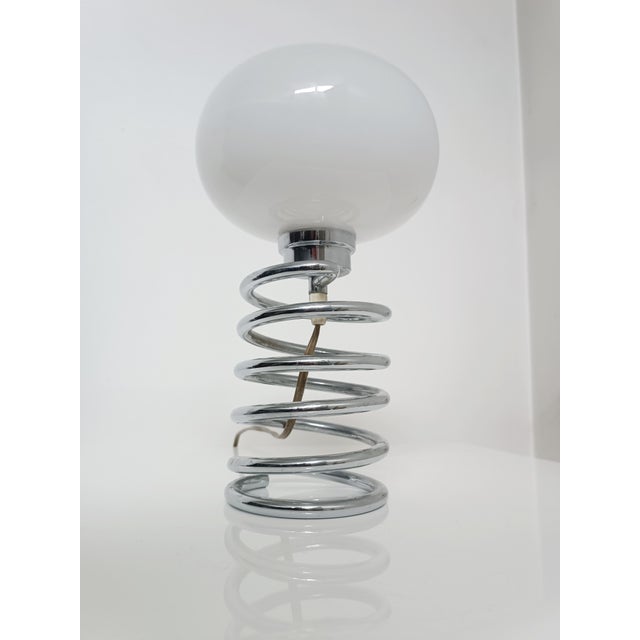 Beautiful Spring table lamp by Ingo Maurer for Honsel. Germany, 1970s. Spiral tubular structure in chromed metal. Round,...