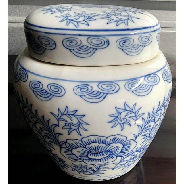 1970s Beautiful Vintage Chinese Fine Ceramic Glazed Lidded Floral Jar For Sale - Image 5 of 13