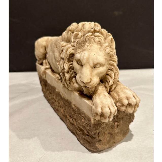Early 20th Century Late 19th Century Pair of Carved Marble Recumbent Lions For Sale - Image 5 of 5