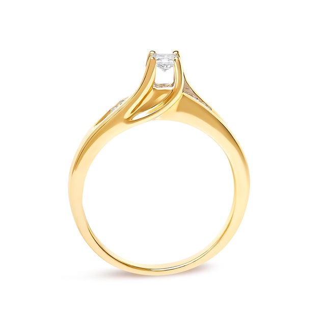 14K Yellow Gold 1/4 Cttw Princess Cut Diamond Engagement Ring, Size 7 For Sale In New York - Image 6 of 6