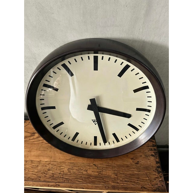 Large Czech Bakelite Factory Clocks from Pragotron, 1950s For Sale - Image 4 of 8