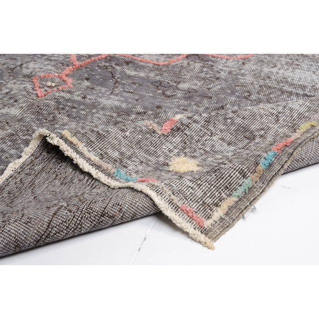 Textile Minimalist Geometric Pattern Vintage Rug For Sale - Image 7 of 10