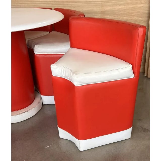 Vintage Round Table with Six Chairs in Red and White Leather, 1960s, Set of 7 For Sale - Image 9 of 10