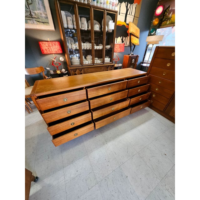 1960s 1960s D-Scan Dresser Set. 12 Drawer LowBoy and Gentlemans Dresser Set, 2 Pieces For Sale - Image 5 of 9