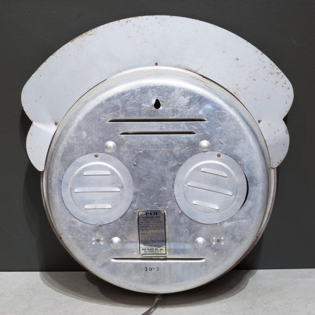 Mid-Century Illuminated "Golden Guernsey Milk Products" Advertising Wall Clock c.1950 For Sale - Image 4 of 5