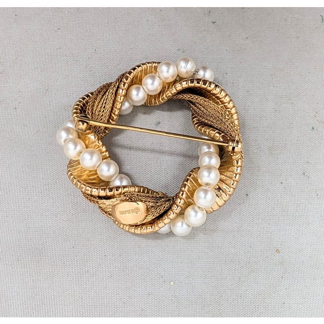 Vintage 1960s Signed Napier Goldtone Faux-Pearl Wrapped Circle Brooch For Sale In Philadelphia - Image 6 of 7