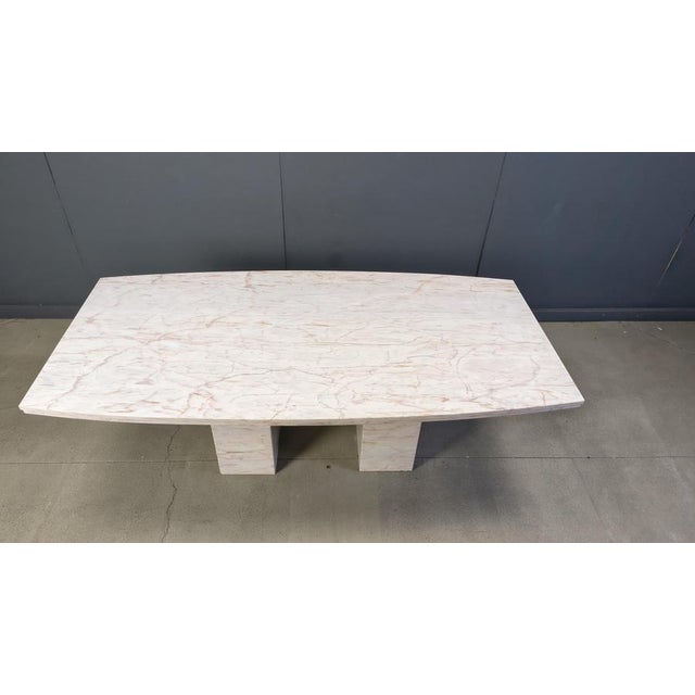 Fantastic looking marble dining table with beautiful colours and veining. Good condition. 1970s - Italy Height: 75cm...