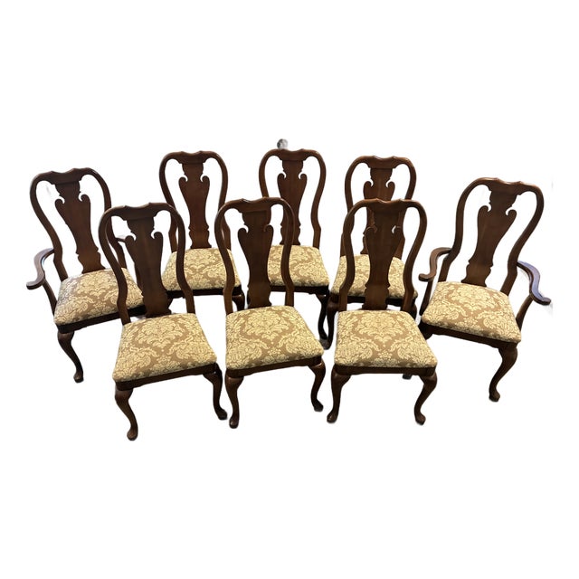 1980s Attributed to Thomasville Furniture Winston Court Collection Traditional Queen Anne Style Splat Back Dining Chairs For Sale