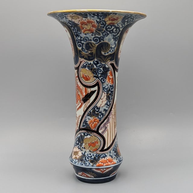 Early 18th Century Pair of Japanese Edo Period Ko-Imari Trumpet Vases For Sale - Image 5 of 11
