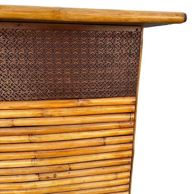 1950s Restored Horizontal Stacked Restored Rattan L-Shaped Corner Bar W/ Foot Rest For Sale In Los Angeles - Image 6 of 12