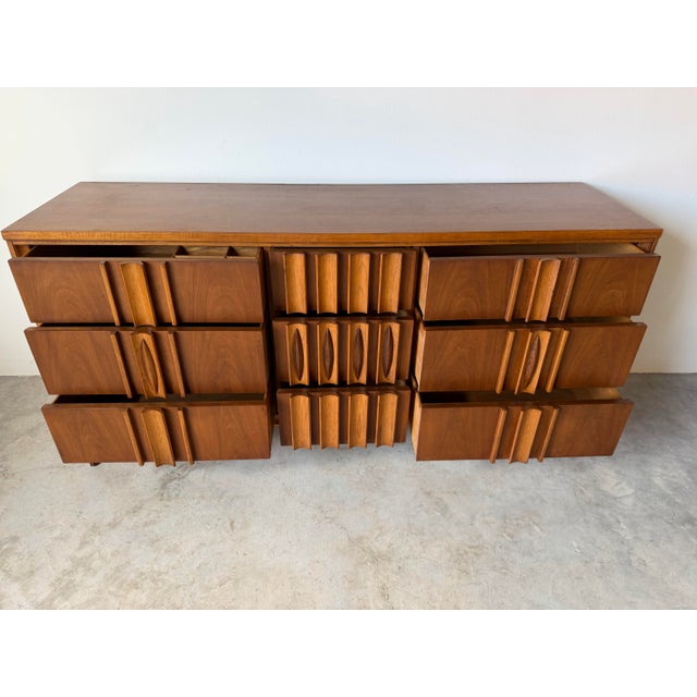 1970s Mid-Century Modern Thomasville Walnut Nine-Drawer Lowboy Dresser For Sale - Image 4 of 17