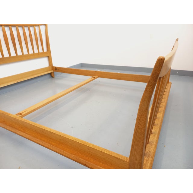 Guillerme et Chambron Vintage French Double Bed in Oak by Guillerme & Chambron, 1960s For Sale - Image 4 of 18