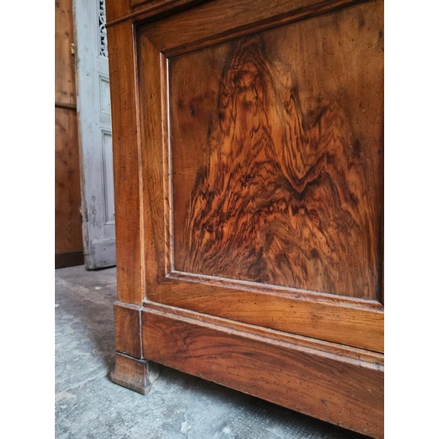 French Louis Philippe Walnut Buffet with Black Marble Top, France, 1840s For Sale - Image 6 of 18