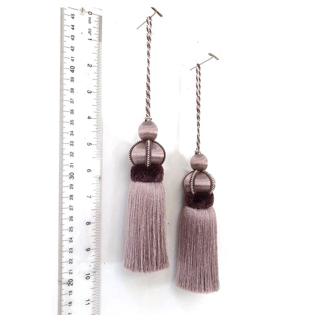 Dusty mauve luxury key tassel with satin & cut velvet details, exclusively available at BespokeLuxe. A refined luxury key...