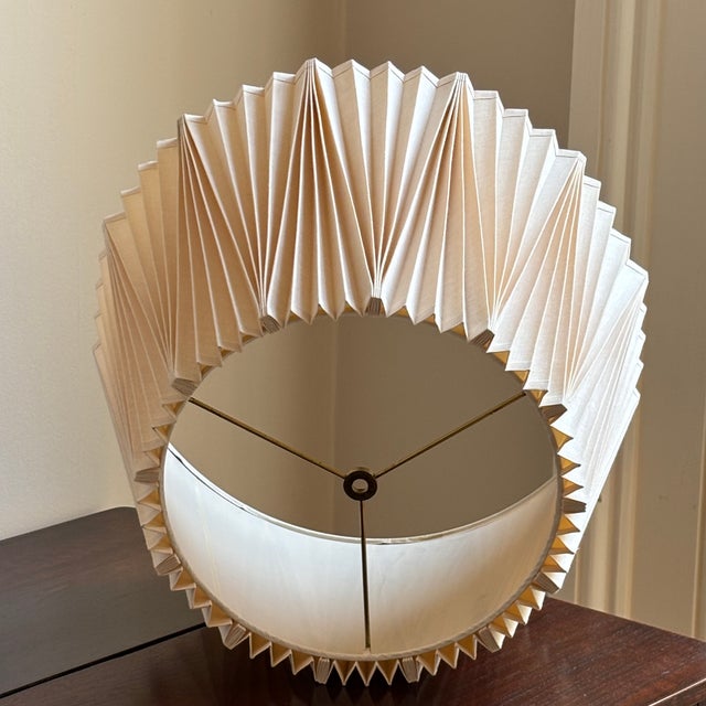 Stiffel Mid-20th Century Alternating Inverted Knife Pleat Stiffel Lamp Shade For Sale - Image 4 of 18