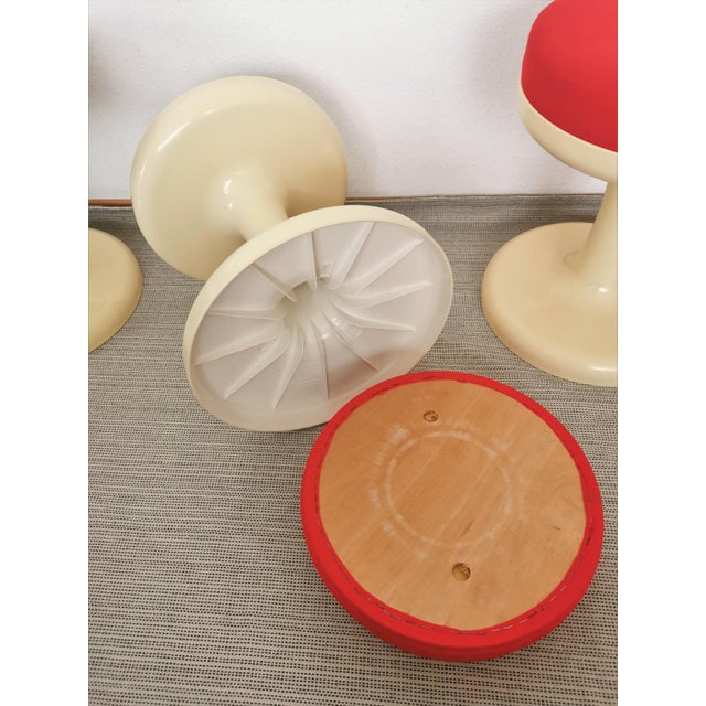Iconic 1970s Space Age Tulip Stool, German Plastic Stool in Red For Sale - Image 4 of 7