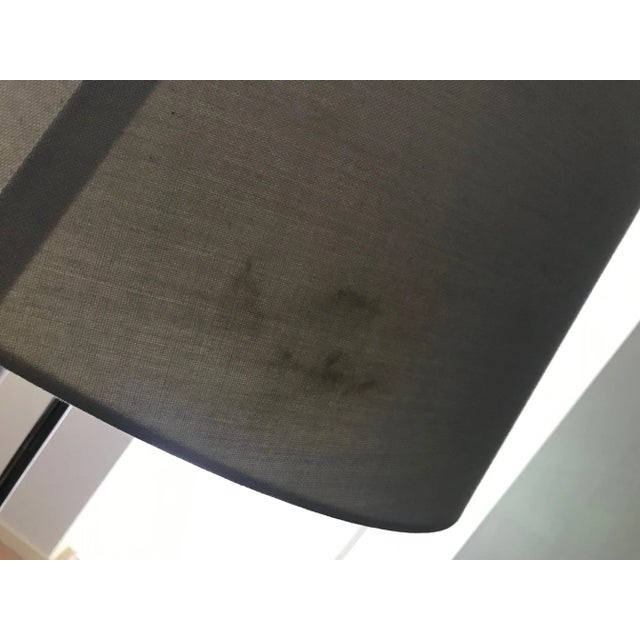 The lamp is adjustable in height thanks to a handle (height adjustable between 130 cm and 190 cm). This piece has an...