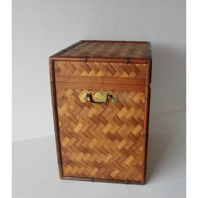 Vintage Bamboo Woven Rattan Storage Chest Trunk Brass Hardware Details Lockable Mid-Century For Sale - Image 10 of 18