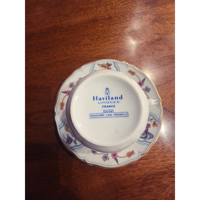 French Provincial 1980s Haviland Limoges “Golden Quail” Porcelain Dinnerware Set of 6 – Hand-Decorated, Gilt Trim, Made in France - Set of 31 For Sale - Image 3 of 10