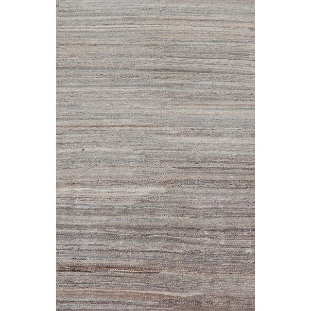 Finely Made Modern Kilim with minimalist solid design and variegated colors in Earth Tones. Modern Casual Kilim Tribal...