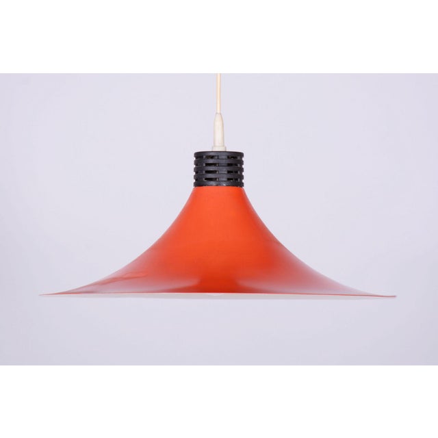 Designer: Guzzini Maker: Meblo This stylish and highly elegant chandelier, originating from the 1970s from Italian...