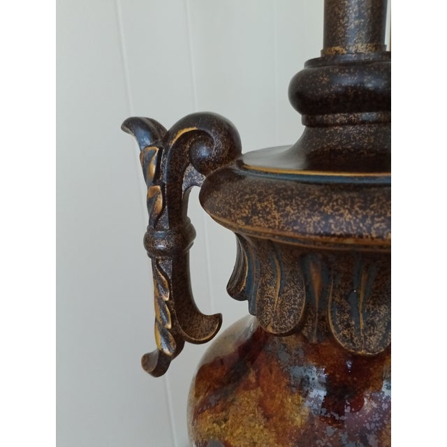 1990s Tuscan Marbled Amber & Bronze Scroll Table Lamp — Old World Revival For Sale - Image 12 of 17